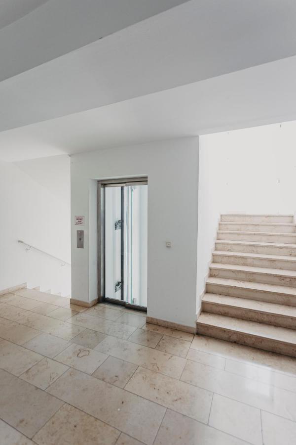 Traber Apartments Im Herzen Leipzigs Balkon Parkplatz ภายนอก รูปภาพ