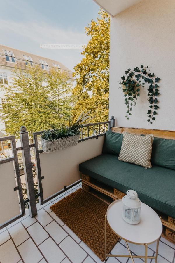Traber Apartments Im Herzen Leipzigs Balkon Parkplatz ภายนอก รูปภาพ