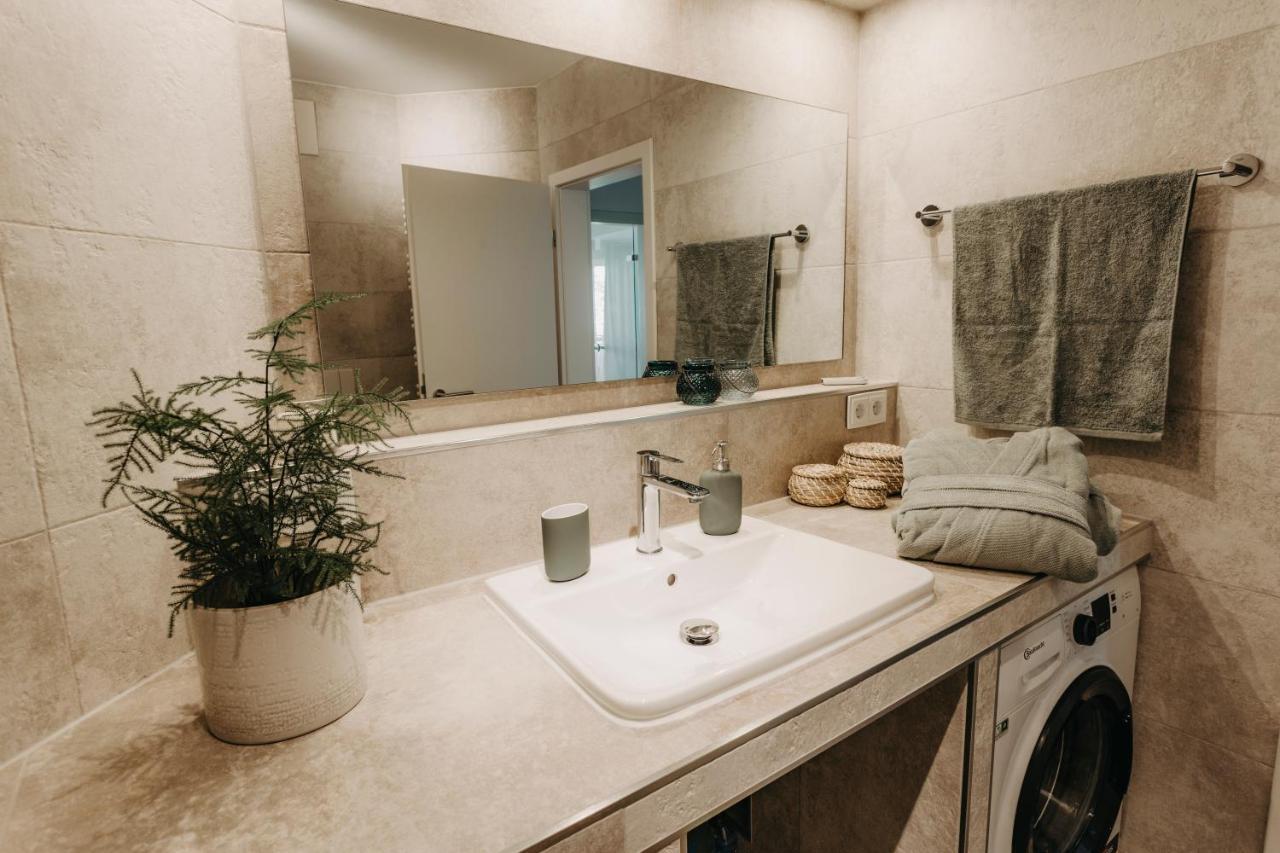 Traber Apartments Im Herzen Leipzigs Balkon Parkplatz ภายนอก รูปภาพ