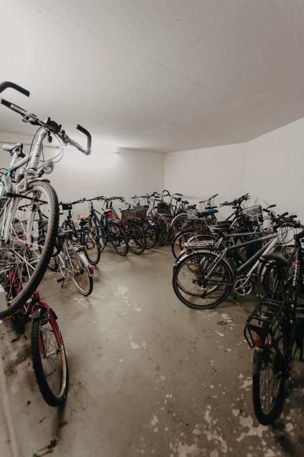 Traber Apartments Im Herzen Leipzigs Balkon Parkplatz ภายนอก รูปภาพ
