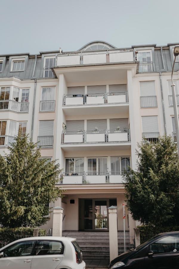 Traber Apartments Im Herzen Leipzigs Balkon Parkplatz ภายนอก รูปภาพ