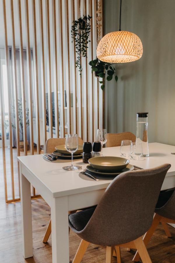 Traber Apartments Im Herzen Leipzigs Balkon Parkplatz ภายนอก รูปภาพ