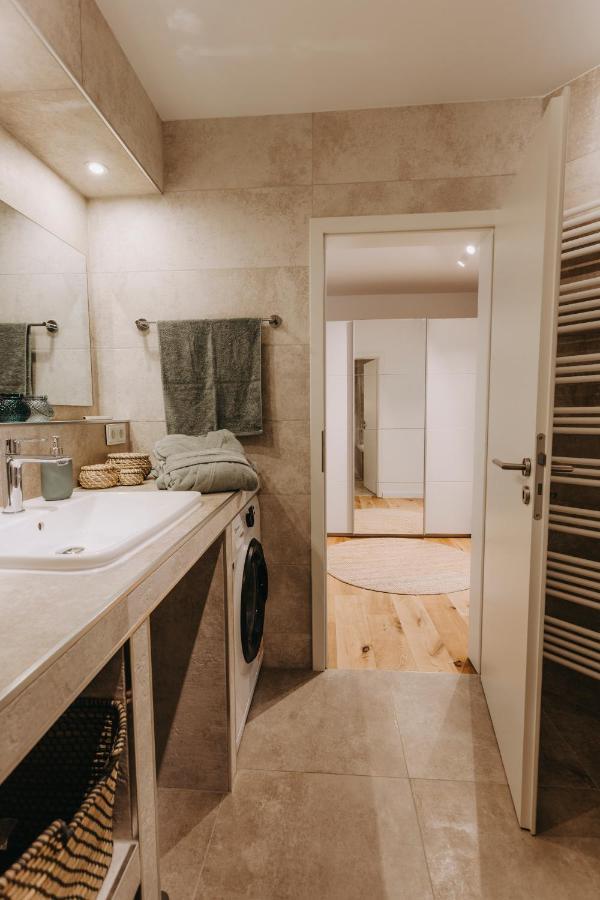 Traber Apartments Im Herzen Leipzigs Balkon Parkplatz ภายนอก รูปภาพ